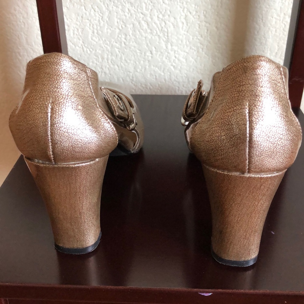 Shoes - Picture 3 of 4